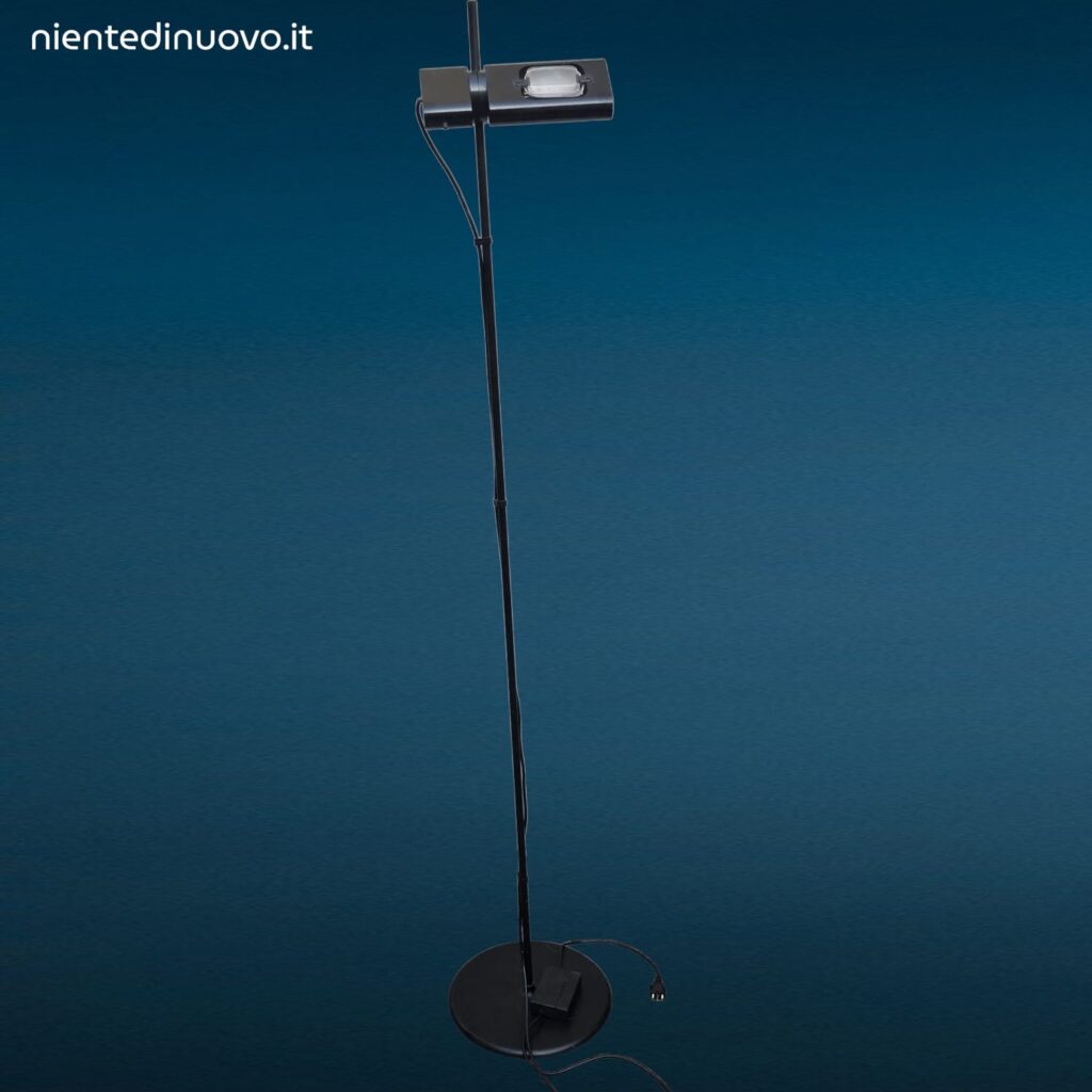 Lampada da terra Artemide Aton nera design moderno