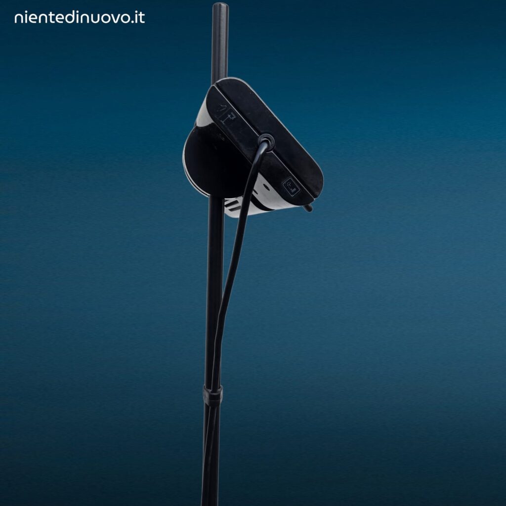 Lampada da terra Artemide Aton nera design moderno