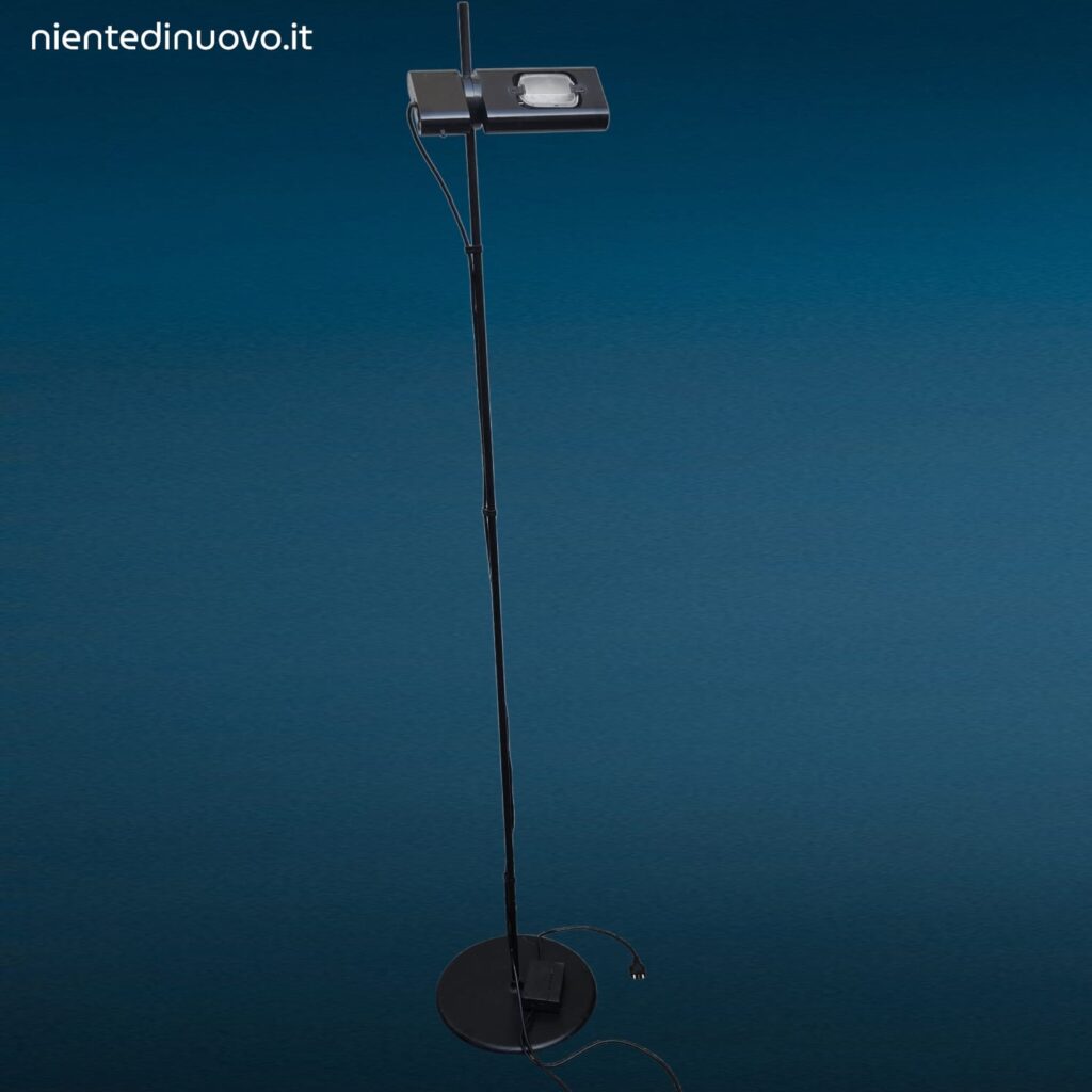 Lampada da terra Artemide Aton nera design moderno