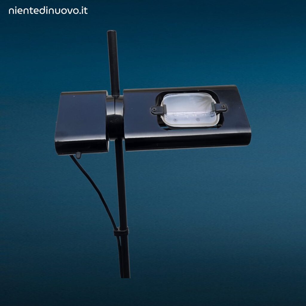 Lampada da terra Artemide Aton nera design moderno