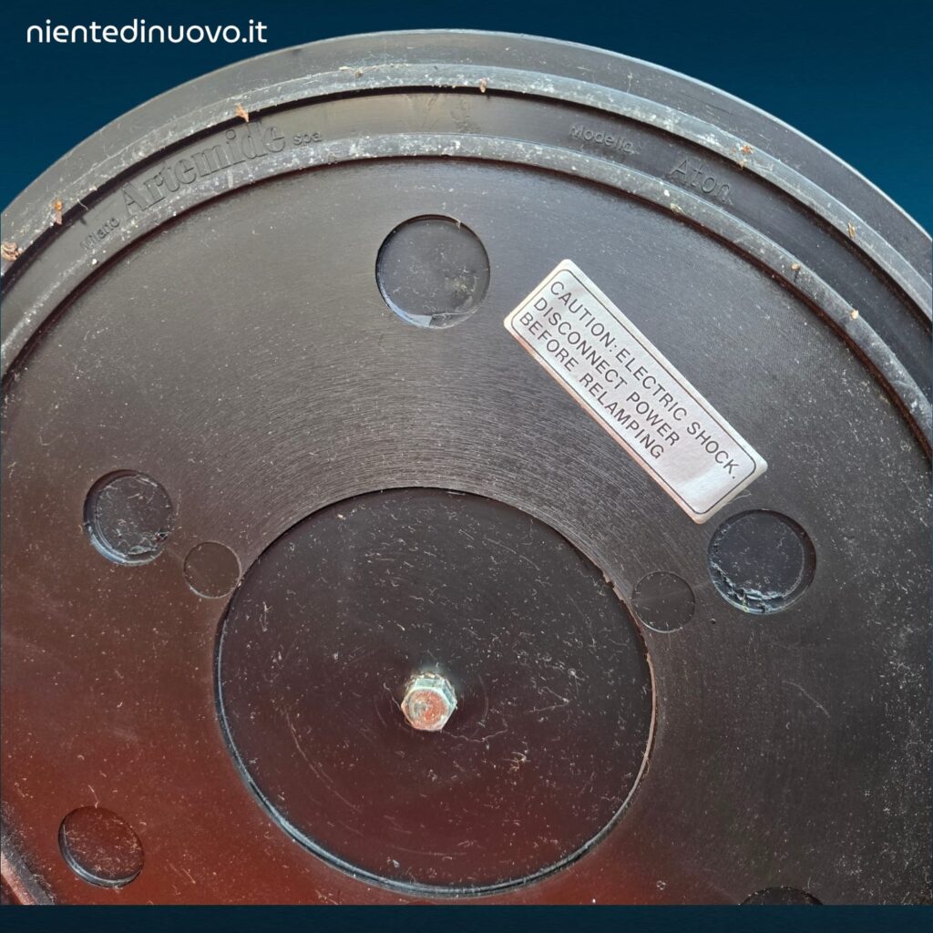 Lampada da terra Artemide Aton nera design moderno