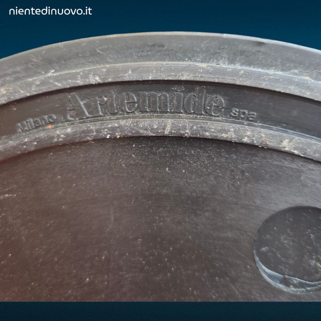 Lampada da terra Artemide Aton nera design moderno