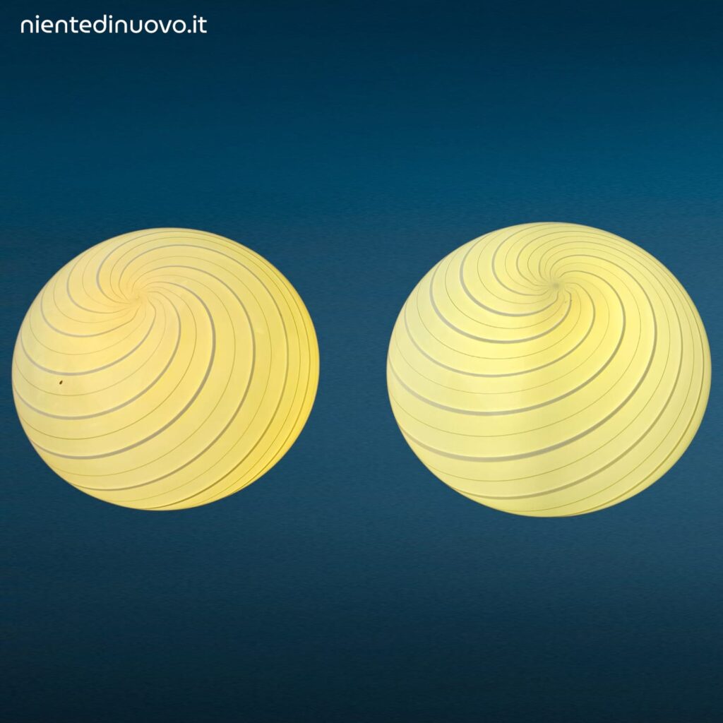 Lampada da appoggio in vetro di Murano a spirale anni 60 formato piccolo