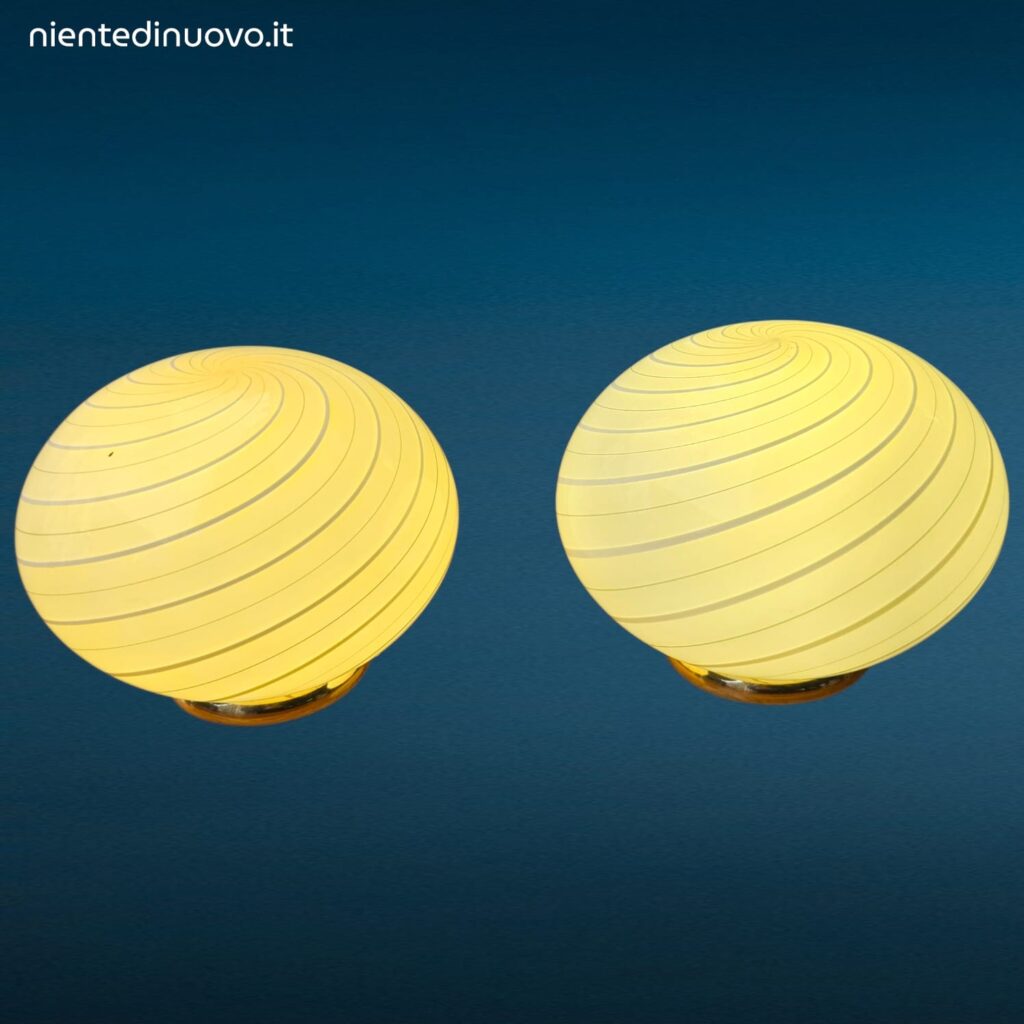 Lampada da appoggio in vetro di Murano a spirale anni 60 formato piccolo