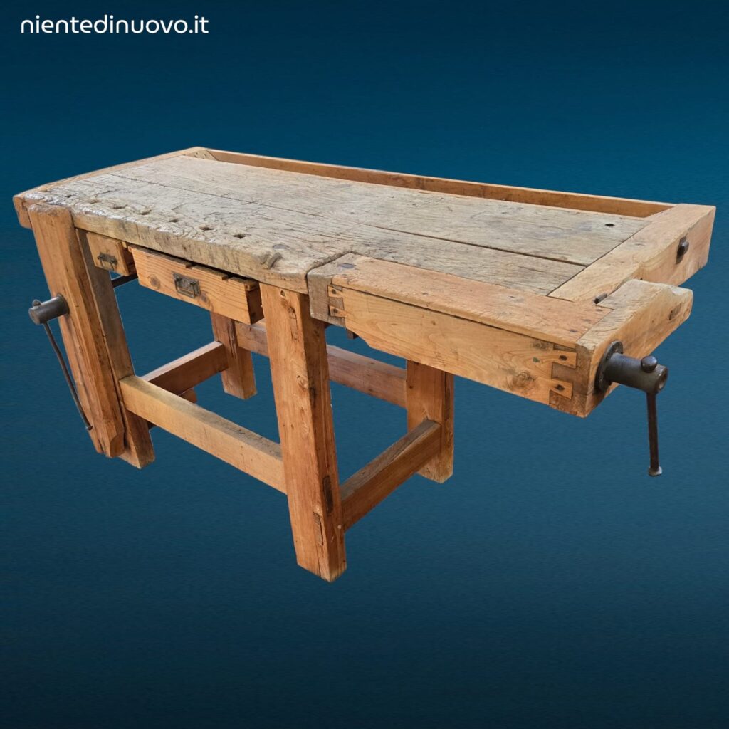 Tavolo da falegname in legno con due morse integrato per lavorazioni artigianali