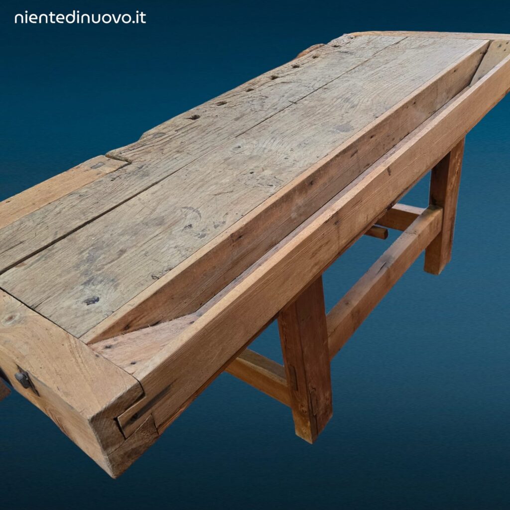 Tavolo da falegname in legno con due morse integrato per lavorazioni artigianali
