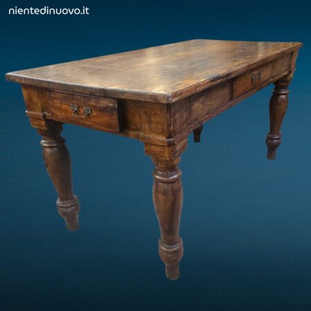 Tavolo in legno massello fine 800 con cassetti e patina