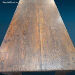 Tavolo in legno massello fine 800 con cassetti e patina