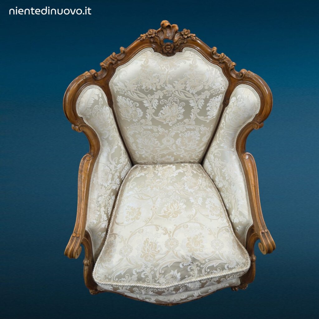 Poltrona imbottita in raso bianco con telaio in legno stile Luigi XVI