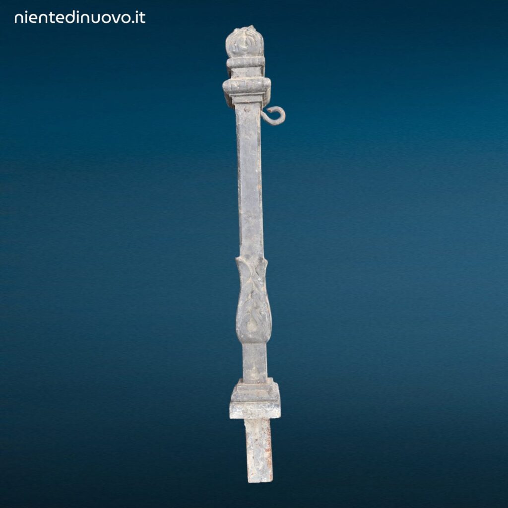 Paletti dissuasori in ghisa d’epoca completi con ganci portacatena