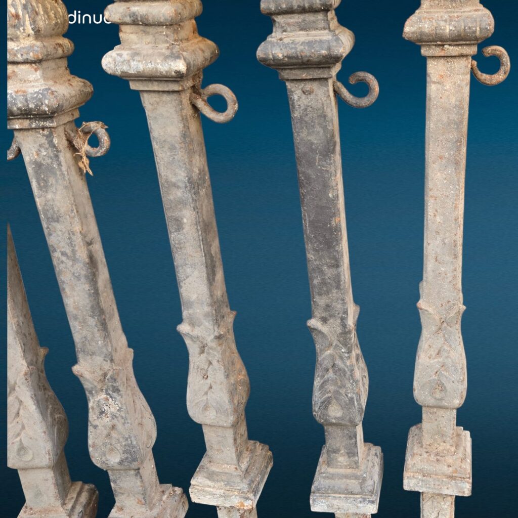 Paletti dissuasori in ghisa d’epoca completi con ganci portacatena