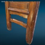 Armadio stipo cinese dinastia Qing in olmo con grande farfalla metallica sulle ante