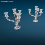 Coppia di candelabri in cristallo a quattro fiamme con struttura decorativa trasparente