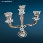 Coppia di candelabri in cristallo a quattro fiamme con struttura decorativa trasparente