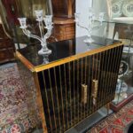 Coppia di candelabri in cristallo a quattro fiamme con struttura decorativa trasparente