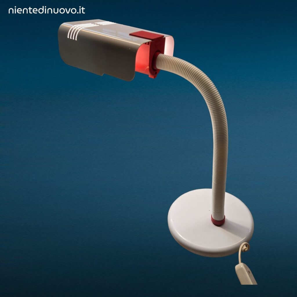 Lampada da tavolo Targetti anni 70 design italiano orientabile