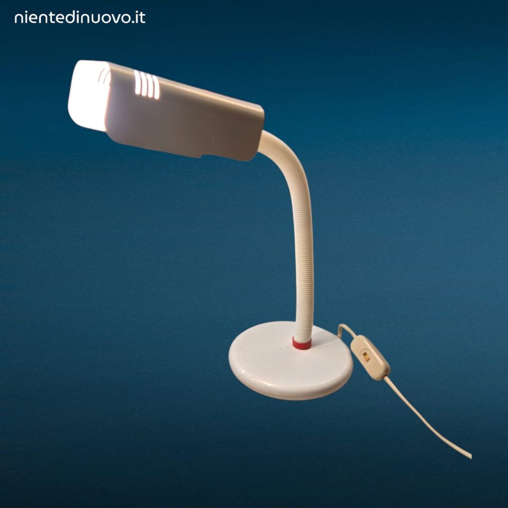 Lampada da tavolo Targetti anni 70 design italiano orientabile