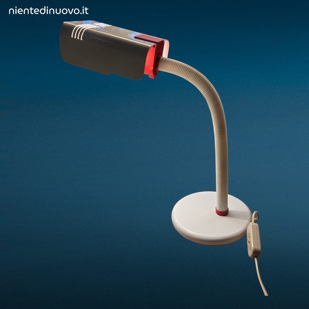 Lampada da tavolo Targetti anni 70 design italiano orientabile