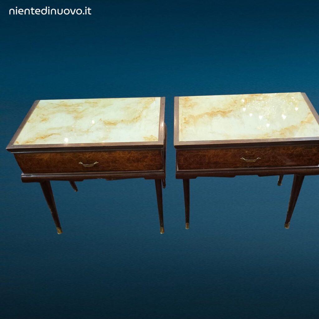 Coppia di comodini anni 60 con vetro originale e cassetto