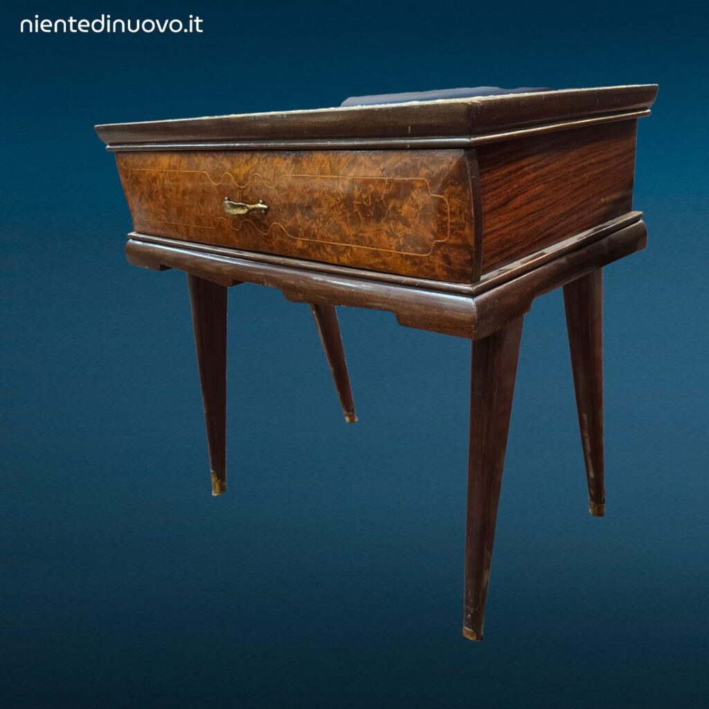 Coppia di comodini anni 60 con vetro originale e cassetto