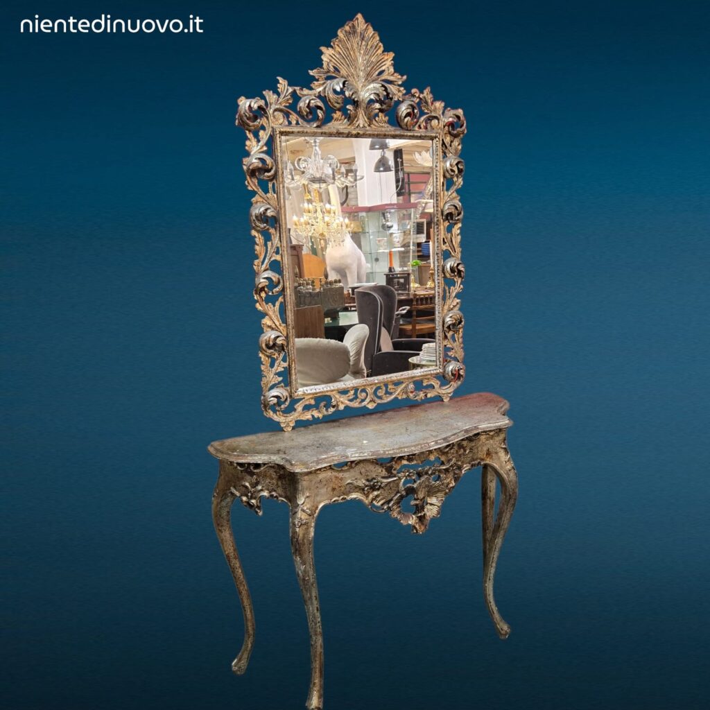 Consolle in legno con specchio e finitura argentata in stile barocco