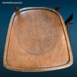 Sedia in faggio anni 50 con schienale decorato