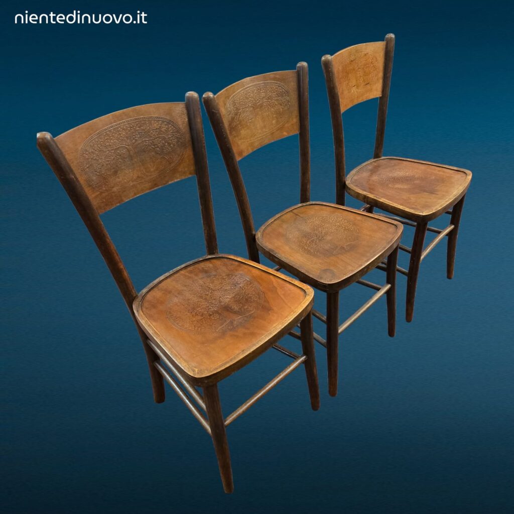 Sedia in faggio anni 50 con schienale decorato