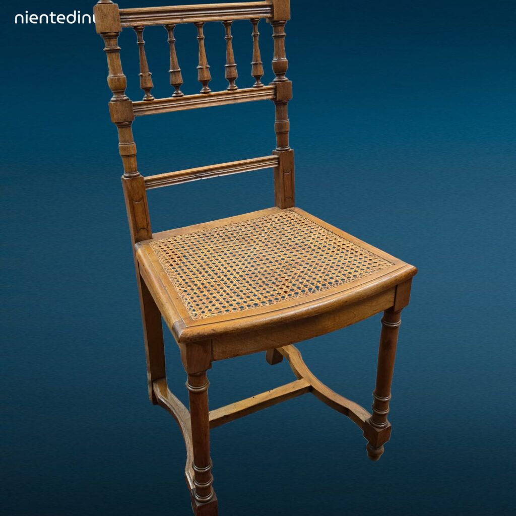 Sedia in noce stile Luigi XVI con seduta in paglia di Vienna