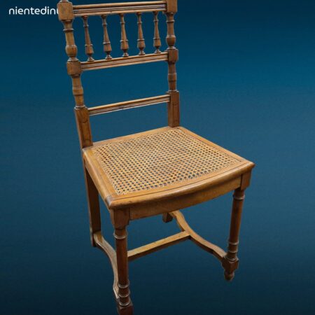 Sedia in noce stile Luigi XVI con seduta in paglia di Vienna