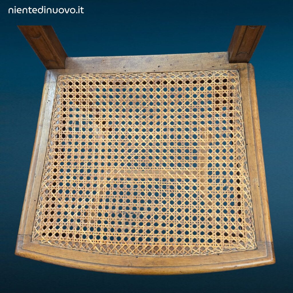 Sedia in noce stile Luigi XVI con seduta in paglia di Vienna