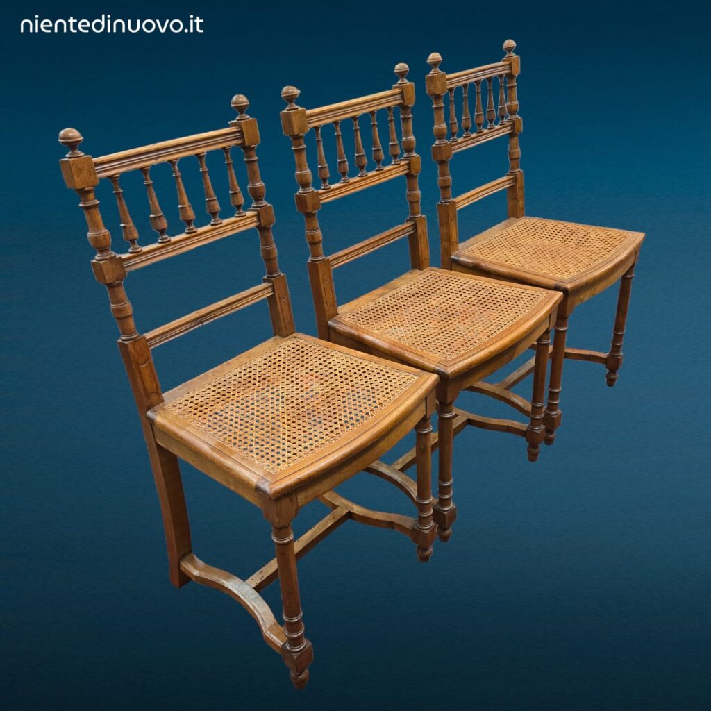 Sedia in noce stile Luigi XVI con seduta in paglia di Vienna