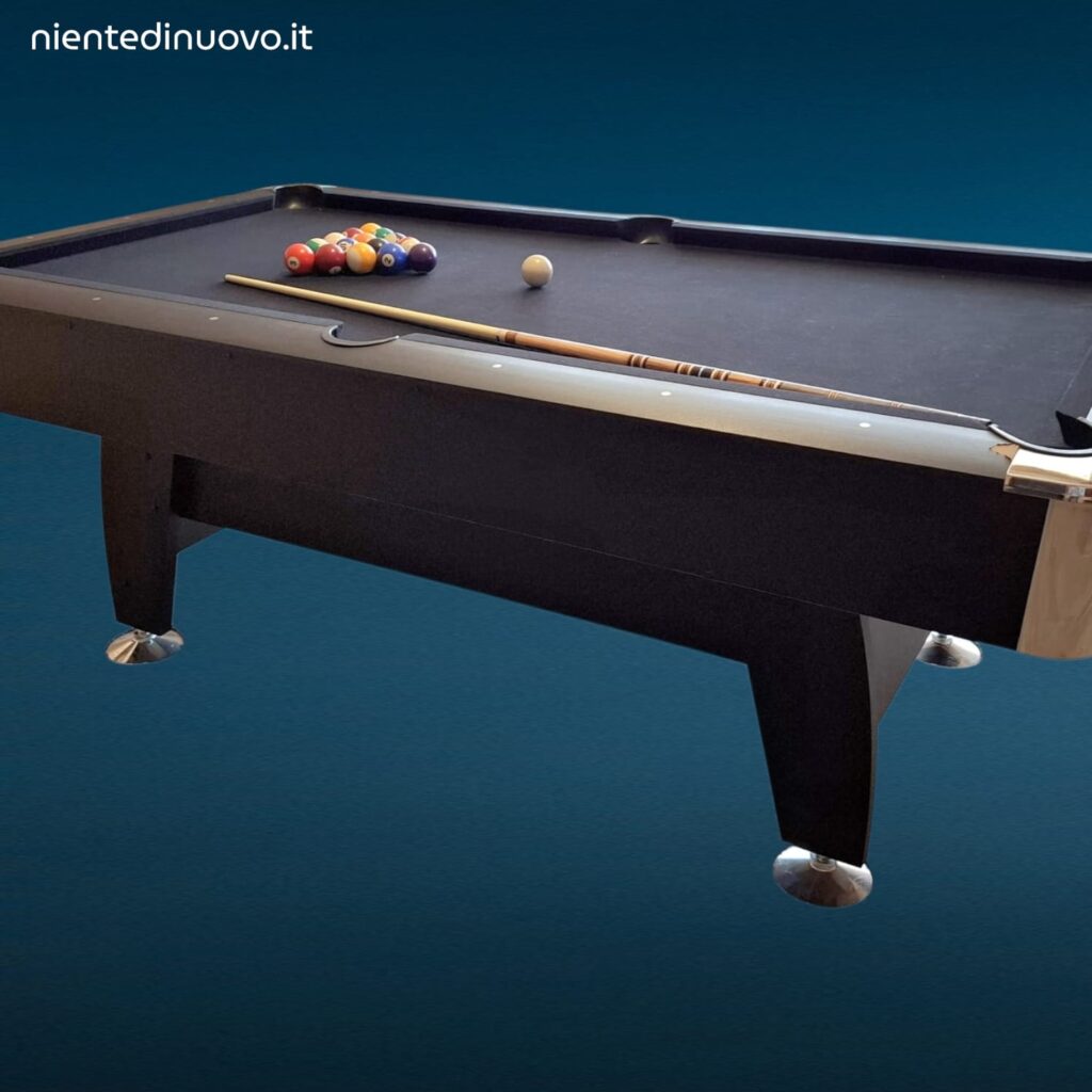Tavolo da carambola moderno NG Biliardi con tappeto nero completo di biglie e stecca