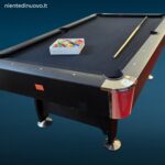 Tavolo da carambola moderno NG Biliardi con tappeto nero completo di biglie e stecca