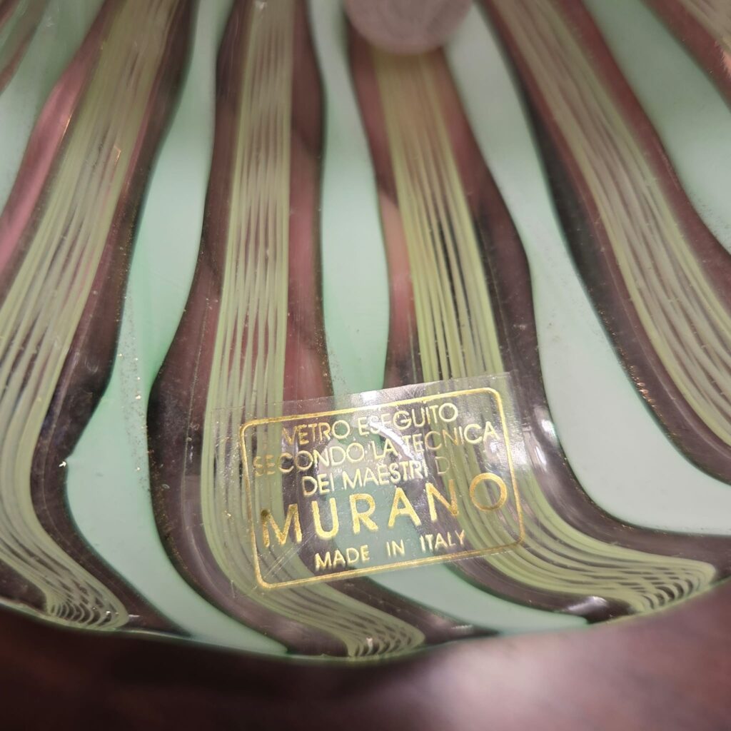 Collezione di campanelle in vetro ceramica metallo e terracotta di diverse dimensioni