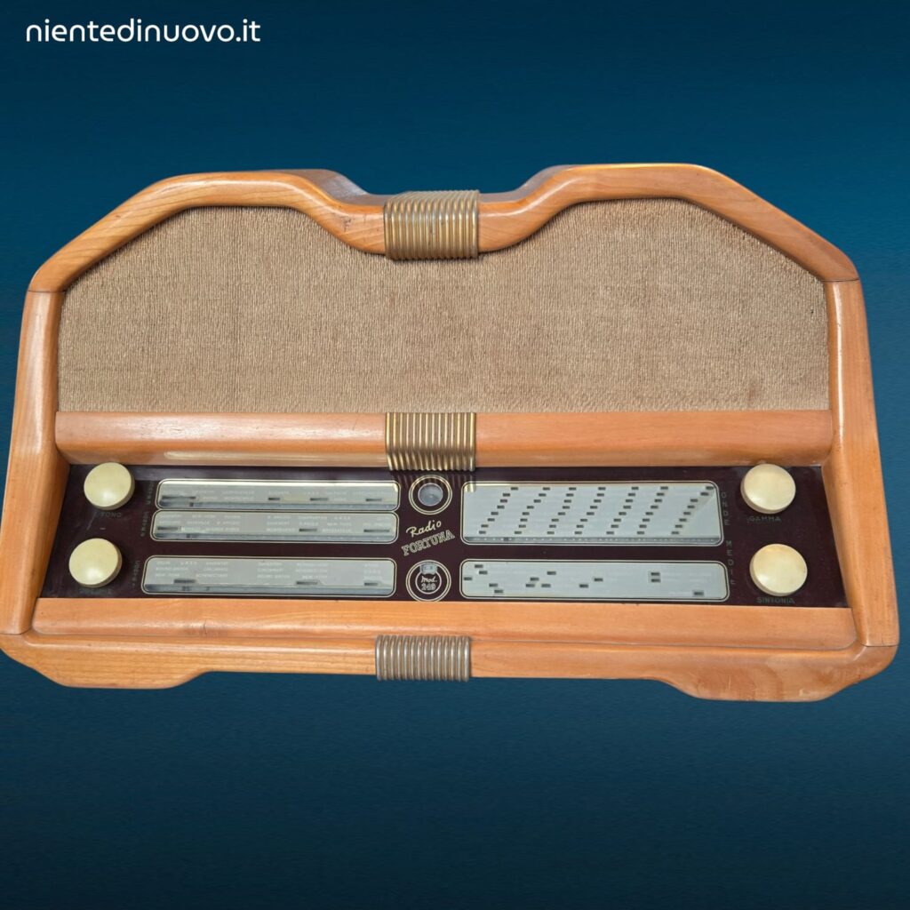 Radio d’epoca Fortuna mod 249 con mobile scenografico e componenti originali completi
