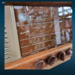 Radio d’epoca Kennedy K 641 in radica con forma bombata e valvole originali