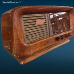 Radio d’epoca Kennedy K 641 in radica con forma bombata e valvole originali