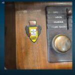 Radio d’epoca RadioMarelli con manopole originali e valvole in ottime condizioni estetiche