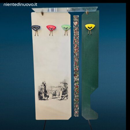 Appendiabiti da parete anni 60 con appendini colorati e cappelliera in vetro