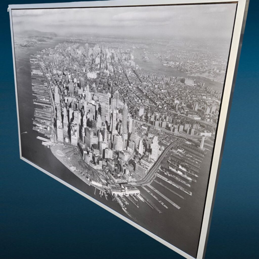 Stampa fotografica incorniciata di Manhattan vista dall’alto anni 30 attribuita a Philip Gendreau