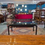 Tavolo in cristallo stile LC6 con struttura metallica anni Ottanta