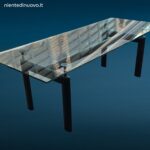 Tavolo in cristallo stile LC6 con struttura metallica anni Ottanta