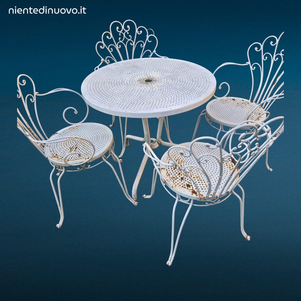 Salottino completo da esterno vintage in ferro battuto con quattro sedie e tavolino rotondo