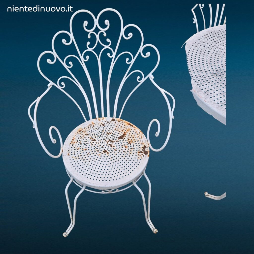 Salottino completo da esterno vintage in ferro battuto con quattro sedie e tavolino rotondo