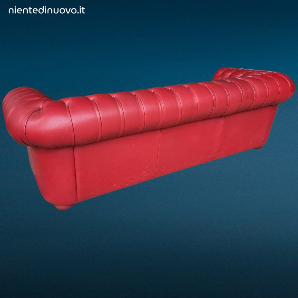 Divano Chesterfield inglese a tre posti in pelle rossa trapuntata usato