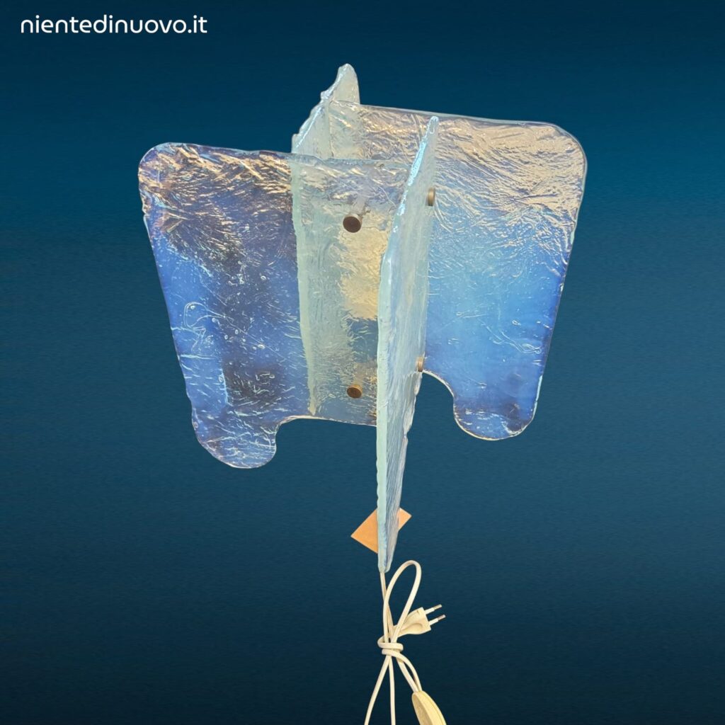 Lampada da tavolo anni 60 in vetro di Murano opalescente attribuita a Carlo Nason