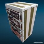 Cassettiera a 4 cassetti stile valigie in legno con similpelle e maniglie decorative
