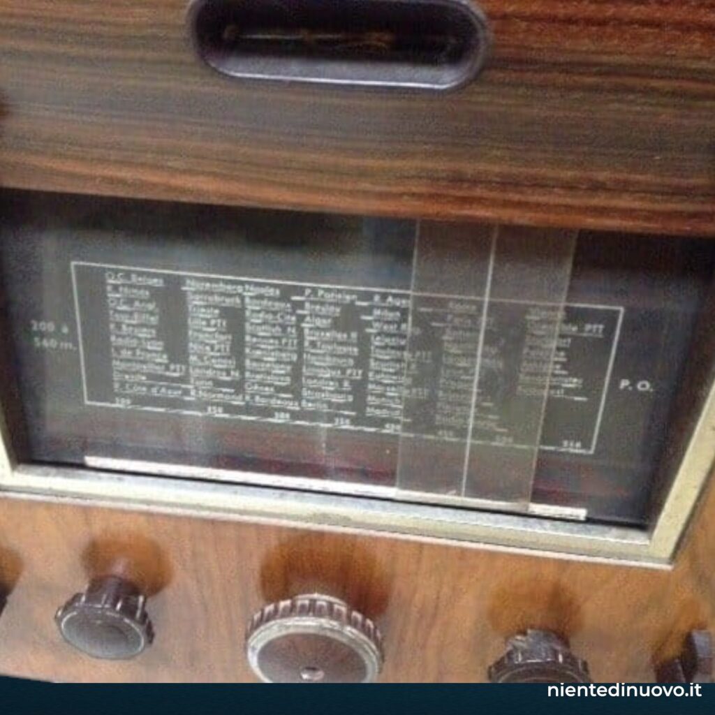 Radio Grammont modello 616 del 1936 non funzionante con 6 valvole e sintonia