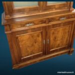Credenza doppio corpo in noce con vetrina, primi 900