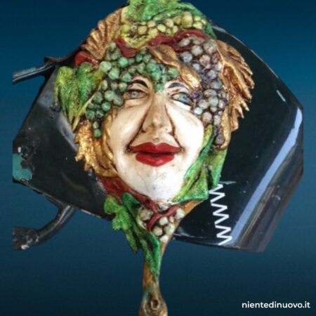 Maschera veneziana artigianale in cartapesta decorata